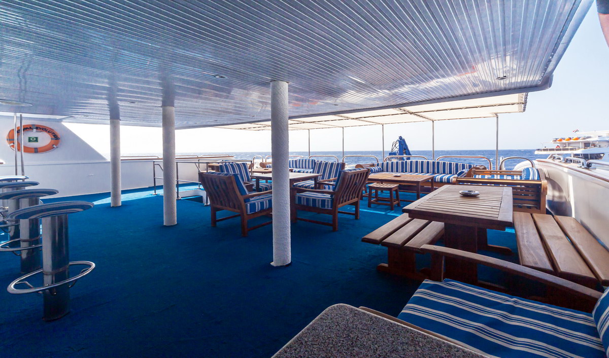 Überdachtes Sonnendeck Überdachtes Sonnendeck