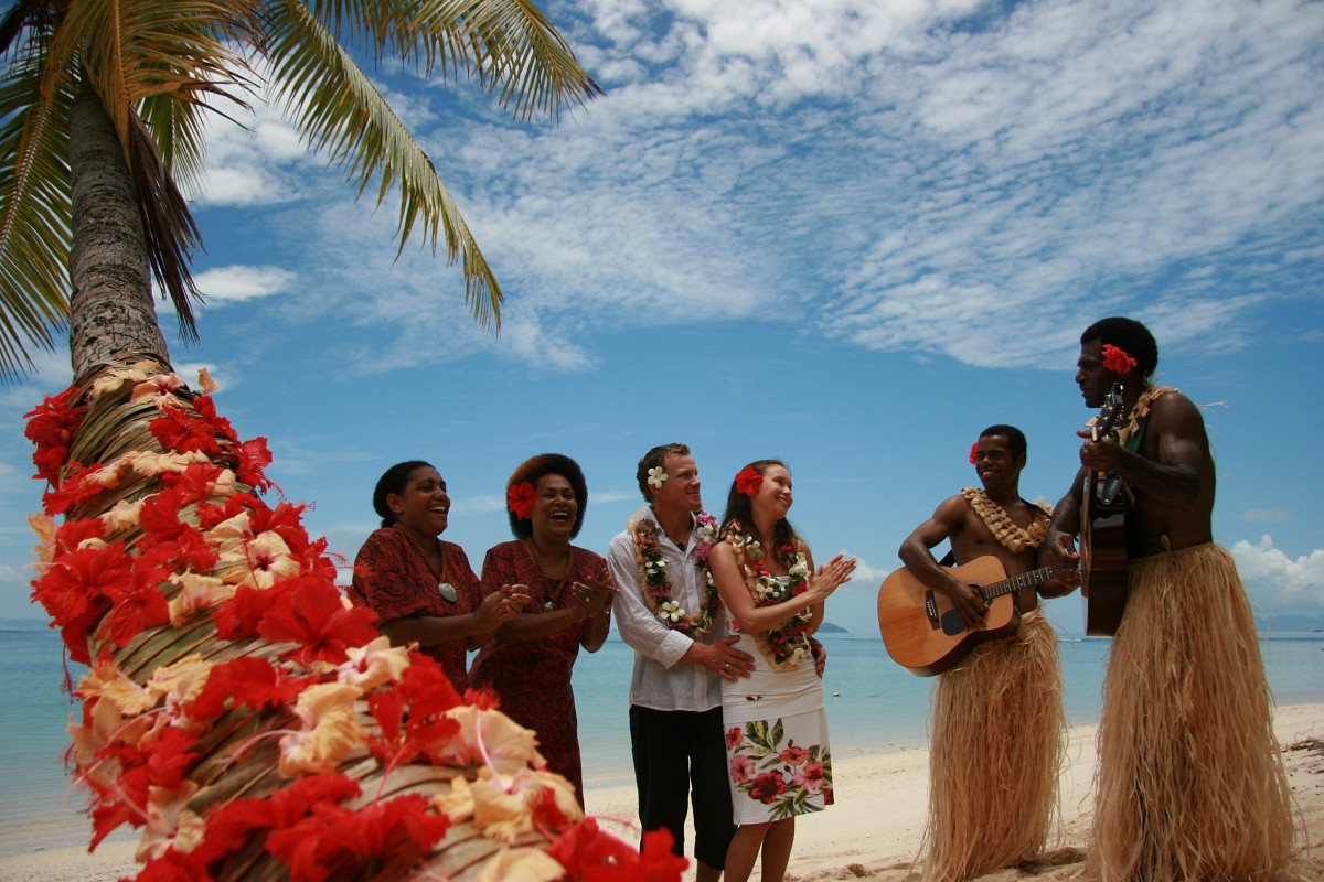 Гавайский туристический и культурный центр. Океания Фиджи. Остров Фиджи. Океания туризм. Жители Океании.